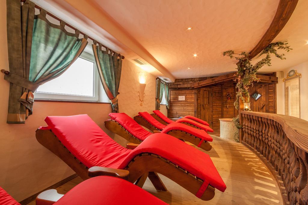 Hotel Tolderhof San Candido Exterior photo