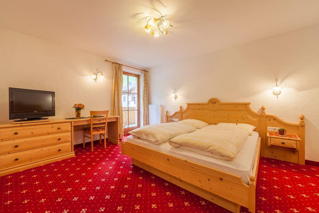 Hotel Tolderhof San Candido Exterior photo