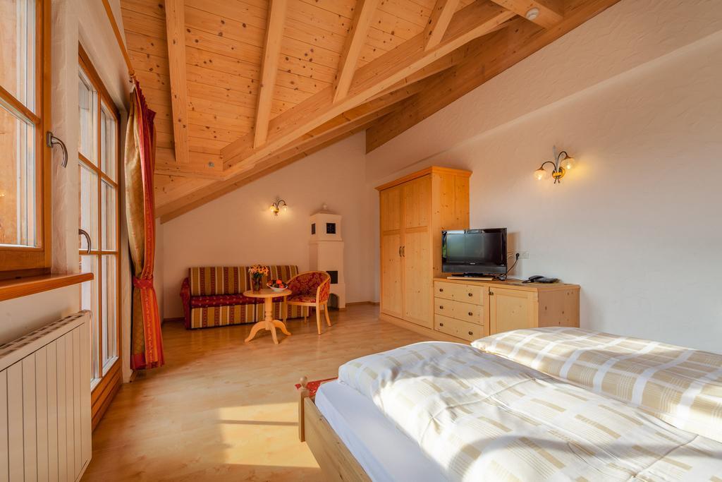 Hotel Tolderhof San Candido Exterior photo